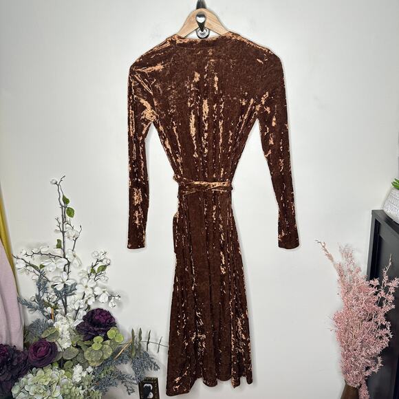& OTHER STORIES Crushed Velvet Long Sleeve Wrap Midi Dress Brown Sz 0 {AA46} - Picture 4 of 6